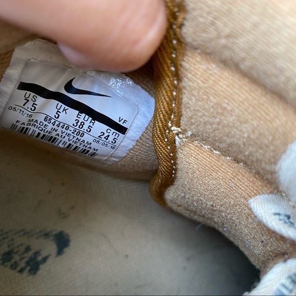 SOLD Air Force 1 Hi Flax sneakers - Picture 6 of 12